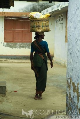 Madhurima had to carry a bamboo basket filled with fresh vegetables on her head before receiving a pulling cart.