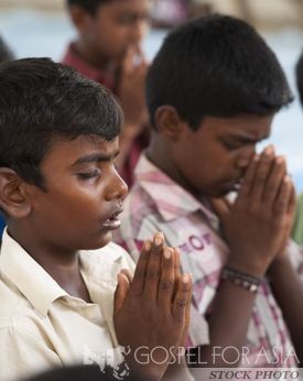 boy praying - Gospel for Asia - KP Yohannan