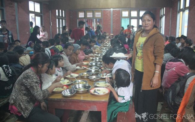 Gospel for Asia-supported workers in Myanmar provided lunch and dinner to approximately 4,000 people in a relief camp on August 8.