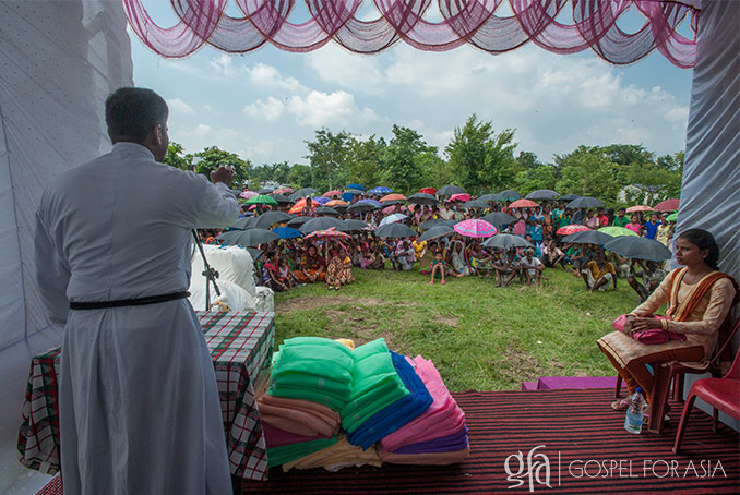 Mosquito net distribution held by believers eastern church